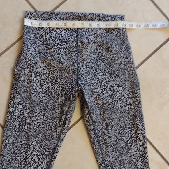 Lululemon InStill Tight High-Rise legging Warped Grain Alpine White Black 6 - Picture 7 of 13